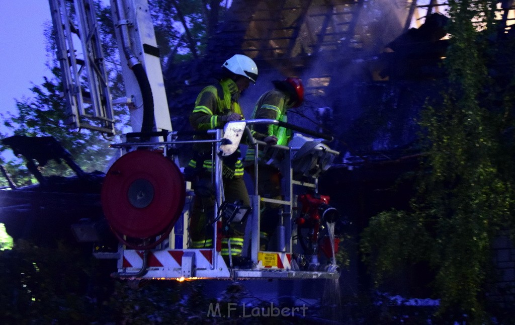 Grossfeuer Einfamilienhaus Siegburg Muehlengrabenstr P0709.JPG - Miklos Laubert